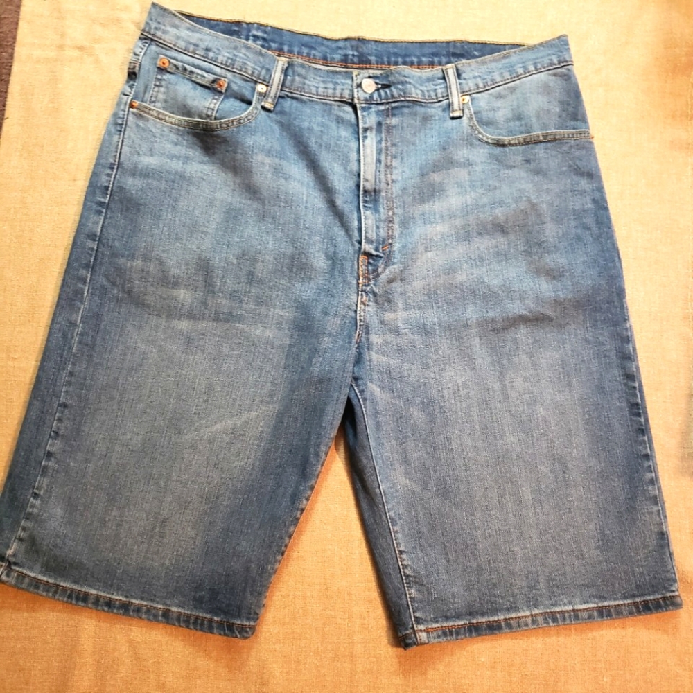 Levi’s 569 Blue Denim Bermuda Shorts Waist Size 40